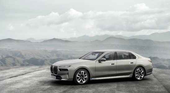 BMW announces the i7 its large electric sedan