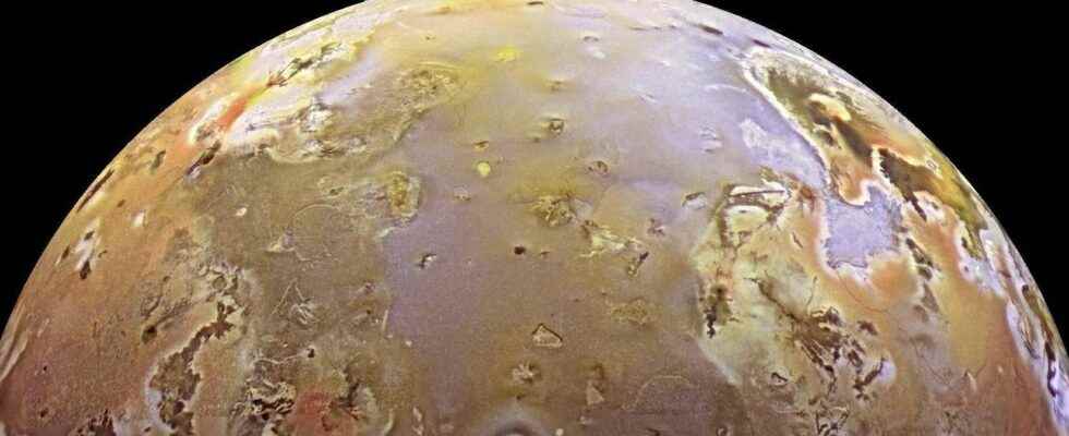 Dunes of volcanic Io would be due to winds of