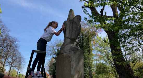 Eighth graders scrub monument for May 4 Why do grown ups