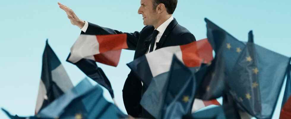 Emmanuel Macrons program retirement at 65 RSA Macron bonus The