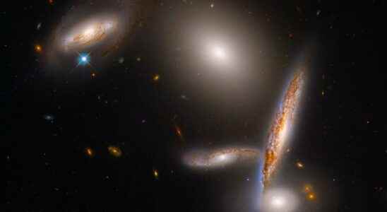 For its 32nd birthday Hubble spied on 5 magnificent galaxies