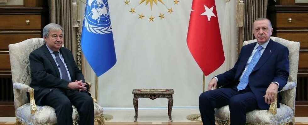 Guterres received by Erdogan before his trip to Moscow and
