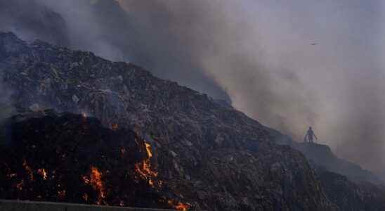 Heat wave causes colossal fire at New Delhi dump
