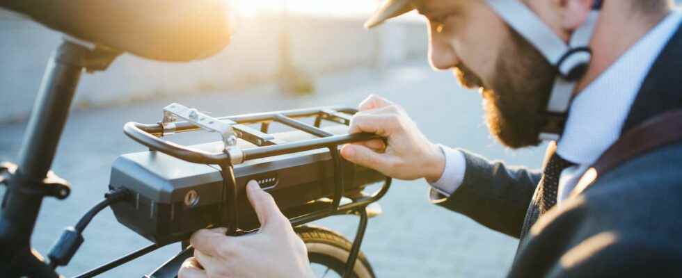 How to charge an electric bike battery