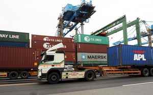 Japan trade deficit falls in March