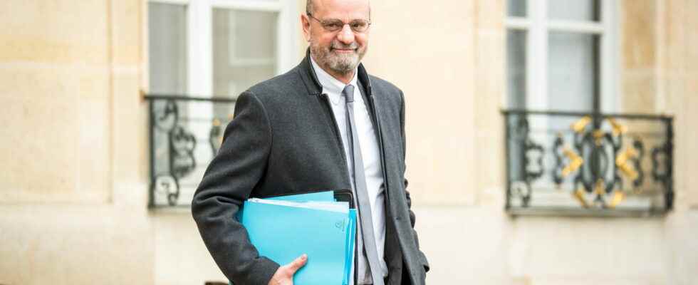 Jean Michel Blanquer the laughingstock of the football field