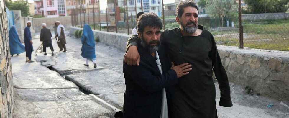 Kabul mosque explosion kills at least 10