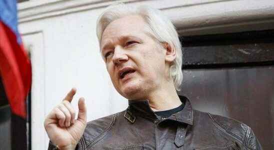 Last minute Flash decision for Julian Assange founder of WikiLeaks