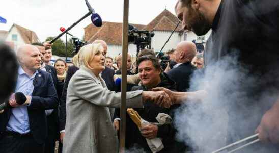 Marine Le Pen in Normandy before the debate against Emmanuel