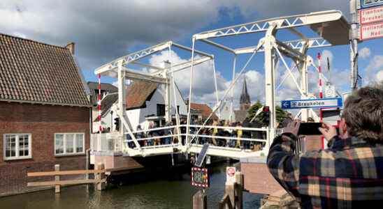 New Vecht bridge in Breukelen officially inaugurated