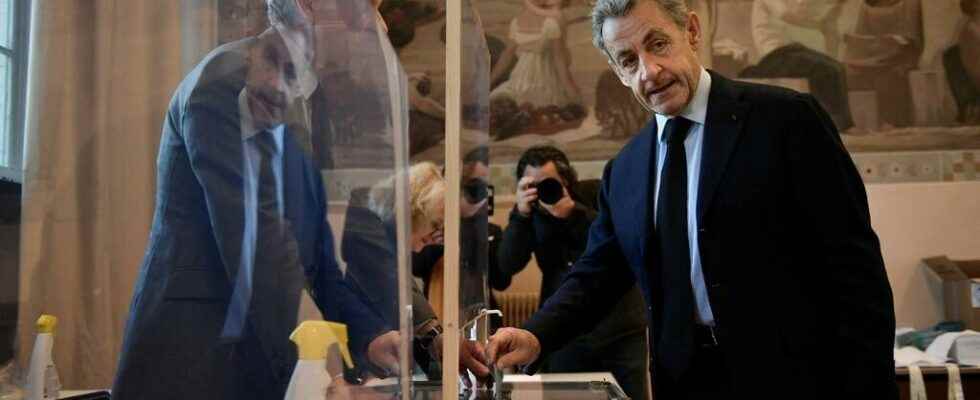 Nicolas Sarkozy loses his aura on the right