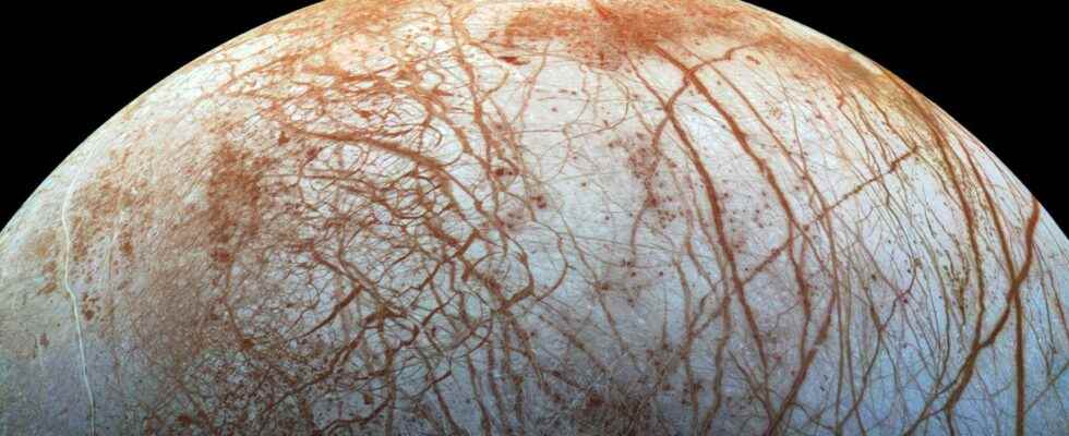 Oxygen could be entering the ocean of Europa a potentially