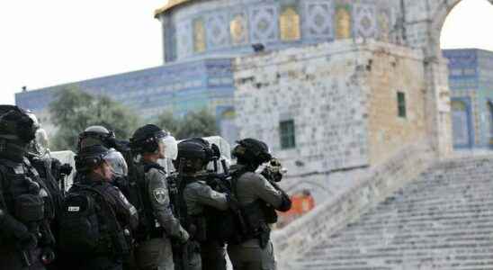 Tension in Masjid al Aqsa Israeli police raided There are injured