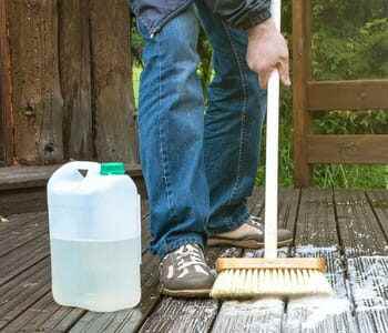 The best tips for cleaning a wooden deck