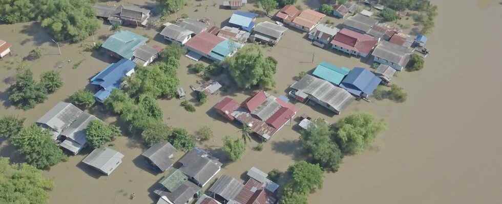 Violent and deadly floods hit South Africa what happened