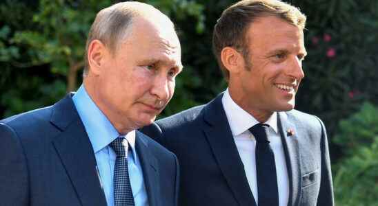 Vladimir Putin congratulates Emmanuel Macron on his re election as French