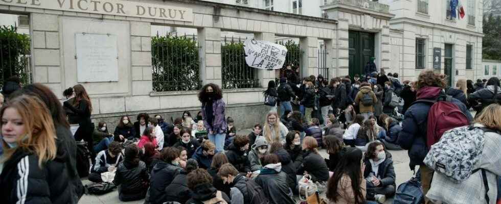 after the Sorbonne high schools towards a protest path