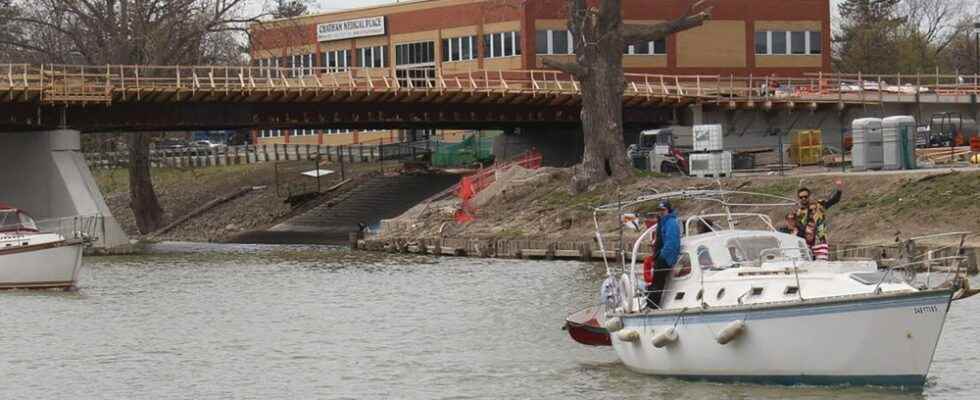 1651512540 Flotilla of Thames River Yacht Club members cruise into downtown