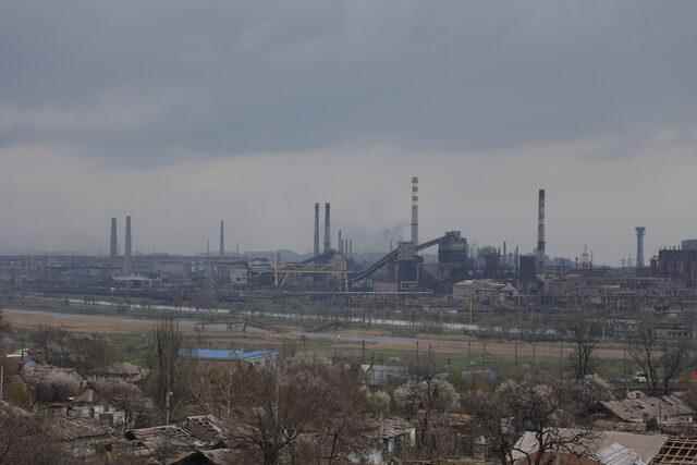 AA-20220423-27648246-27648190-MARIUPOLS_LAST_STRONGHOLD_AZOVSTAL_PLANT_STILL_RESISTS_AGAINST_RUSSIAN_FORCES