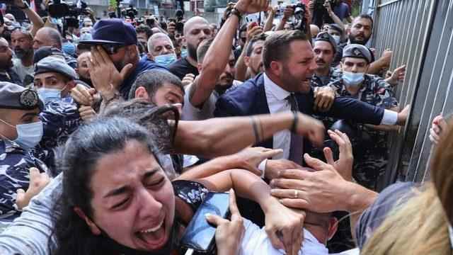 Security forces intervened with the families of the victims of the Beirut Port explosion and activists gathered outside the Palace of Justice in September 2021.