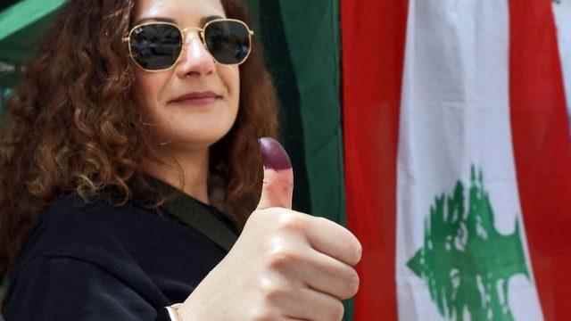 A Lebanese voting in Riyadh, 6 May 2022.