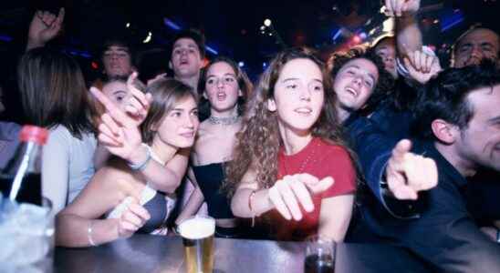 Alcohol young girls control their consumption better in the evening