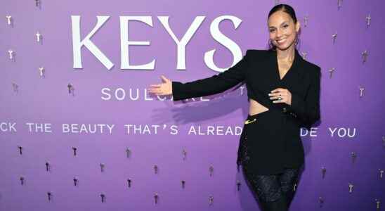 Alicia Keys unveils her first makeup collection