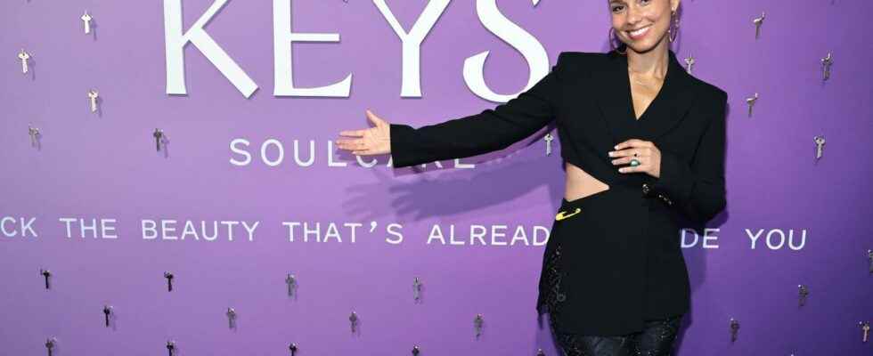 Alicia Keys unveils her first makeup collection