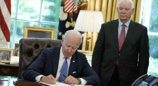 Biden approves critical Ukraine law A first since World War