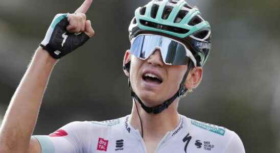 DIRECT Giro 2022 Kamna triumphs on Etna Juan Pedro Lopez