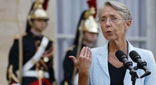 Elisabeth Borne French Prime Minister the opposition launches hostilities