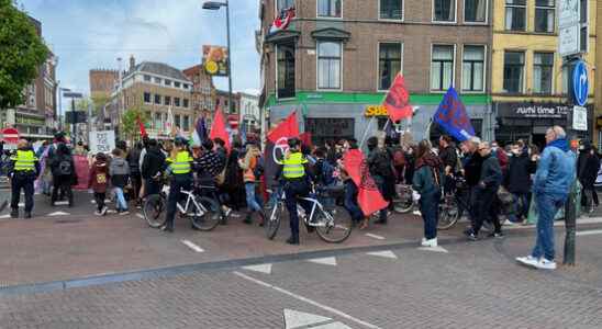 FNV moves with at least 1000 people through Utrecht city