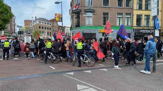 FNV moves with at least 1000 people through Utrecht city