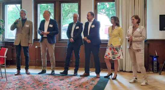 GroenLinks VVD D66 and ChristenUnie SGP present coalition agreement for Zeist