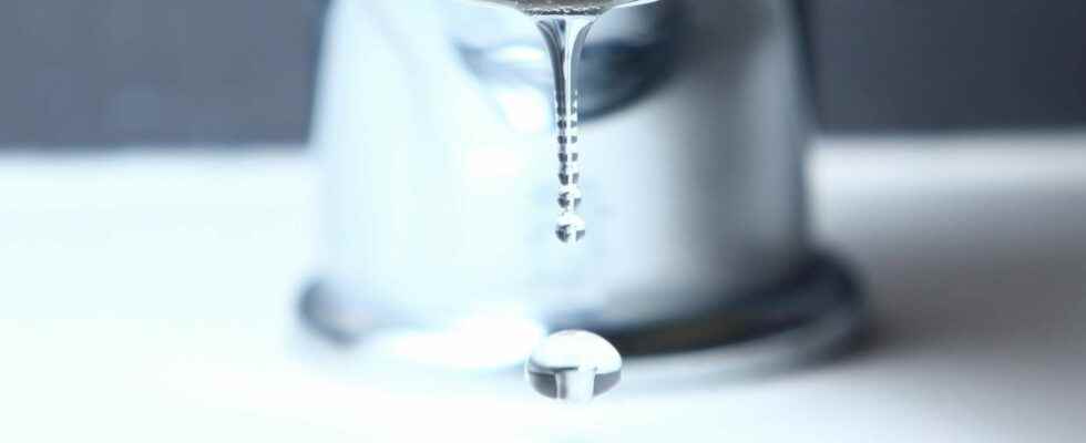 How to fix a dripping faucet