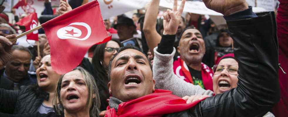 Hundreds of pro Saied demonstrators gather in Tunis