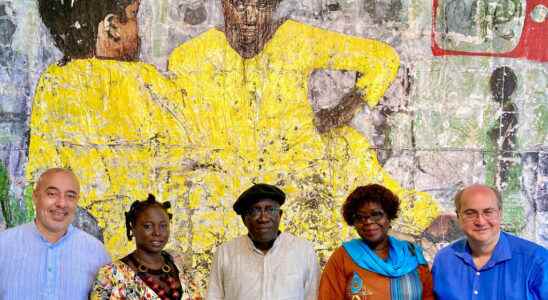In Dakar African art also makes its market