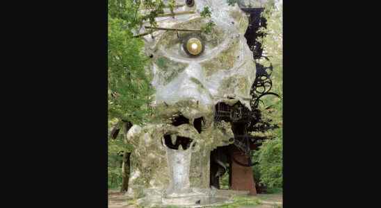 Le Cyclop a work by Jean Tinguely to see in