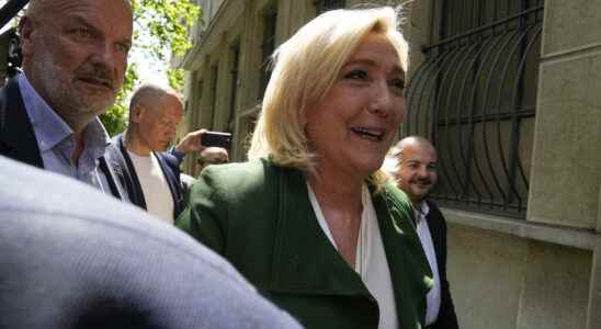 Marine Le Pen breaks her silence and calls on voters