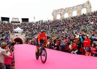 Mikel Landa returns to the Giro dItalia podium seven years