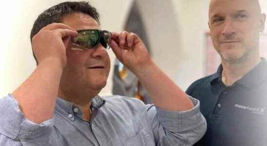 Parkinsons disease augmented reality glasses to help move