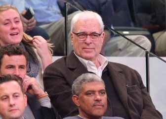 Phil Jackson returns to help the Lakers find a coach