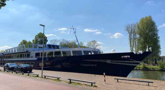 Reception boat docks in Utrecht for Ukrainian refugees