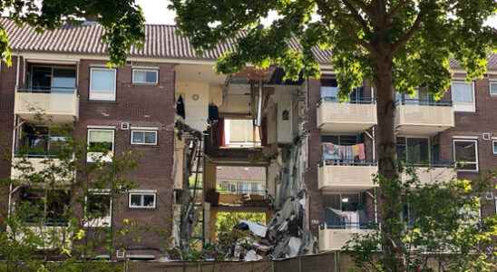 Residents of the collapsed Bilthoven flat are given half an