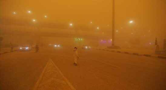 Sandstorm captured Iraq Thousands of people were in danger of