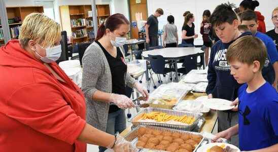 School lunch program looking for another serving