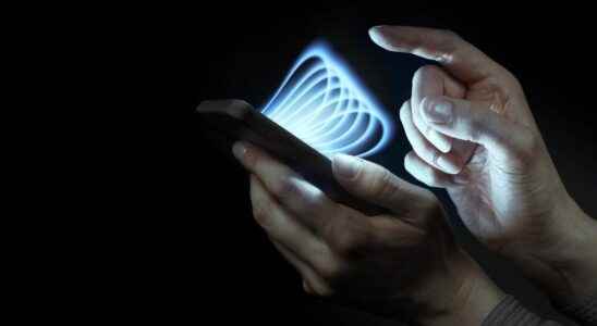 Smartphone anti radiation patches have no health benefits