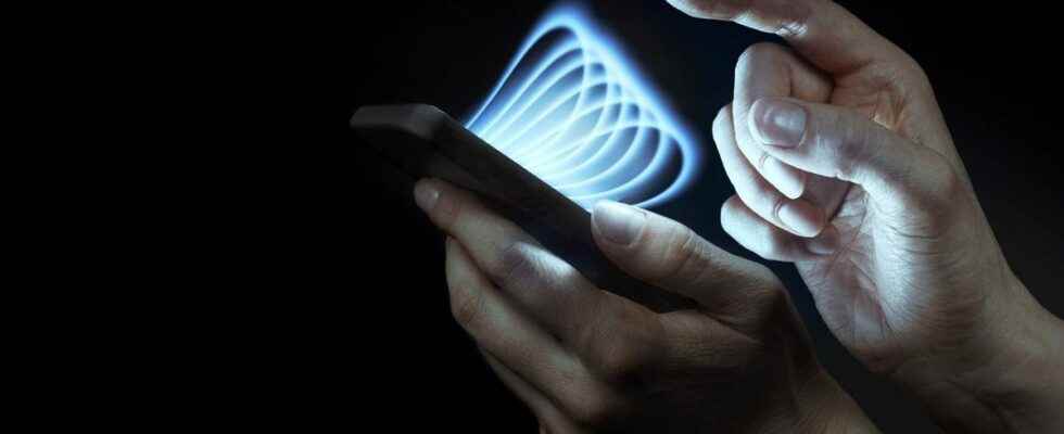 Smartphone anti radiation patches have no health benefits