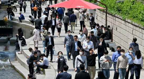 South Korea cautiously ends outdoor mask requirement