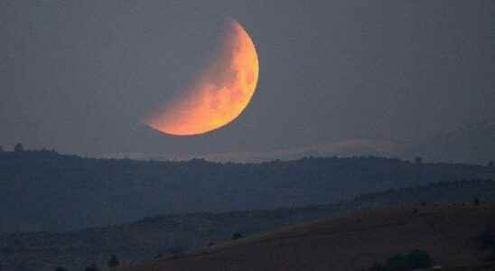 Super blood Moon Total lunar eclipse creates rare sights